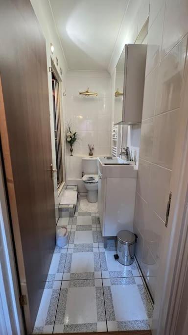 Palaz 6 - 2 Bedroom Flat Edmonton Buitenkant foto